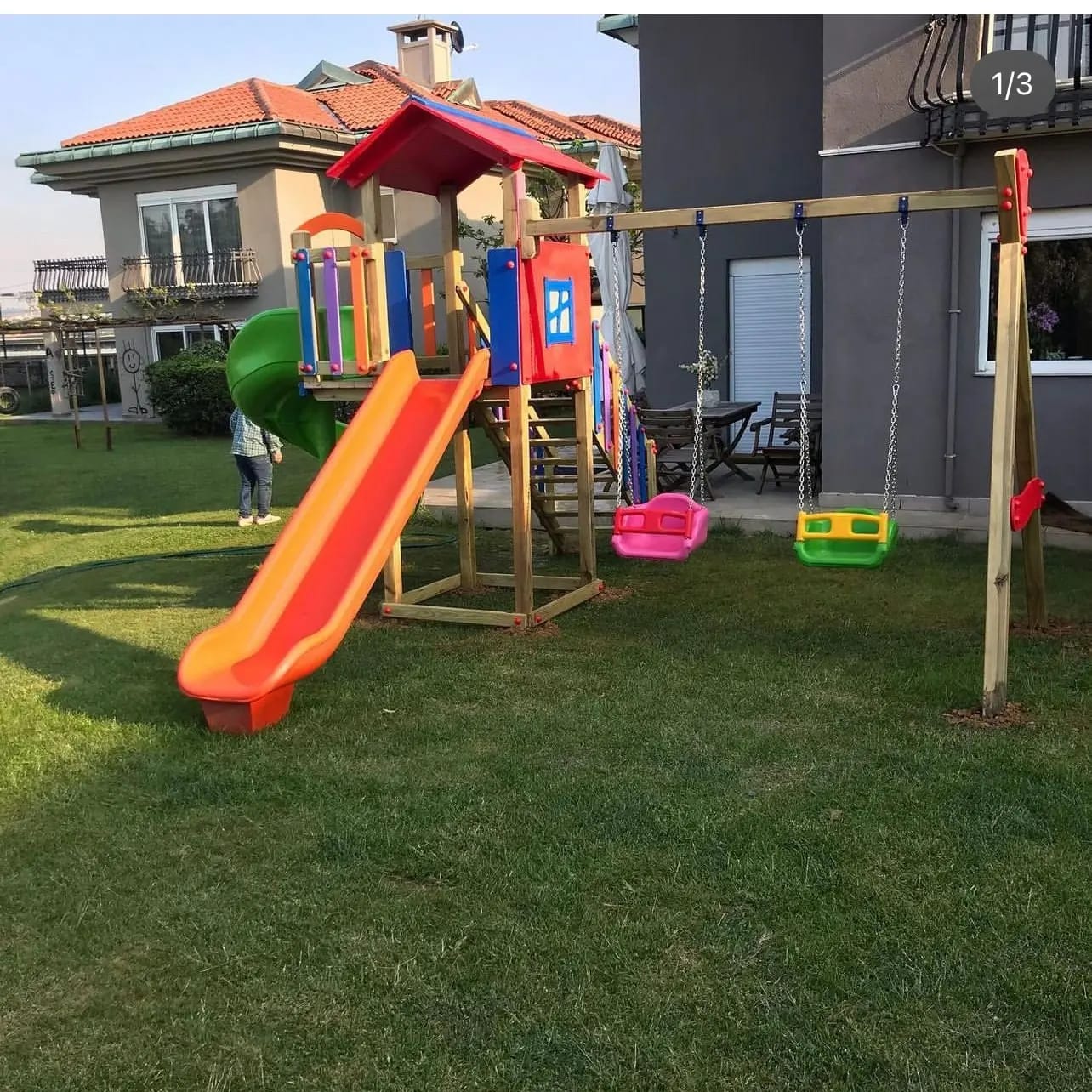 Ahşap renkli oyun parkı